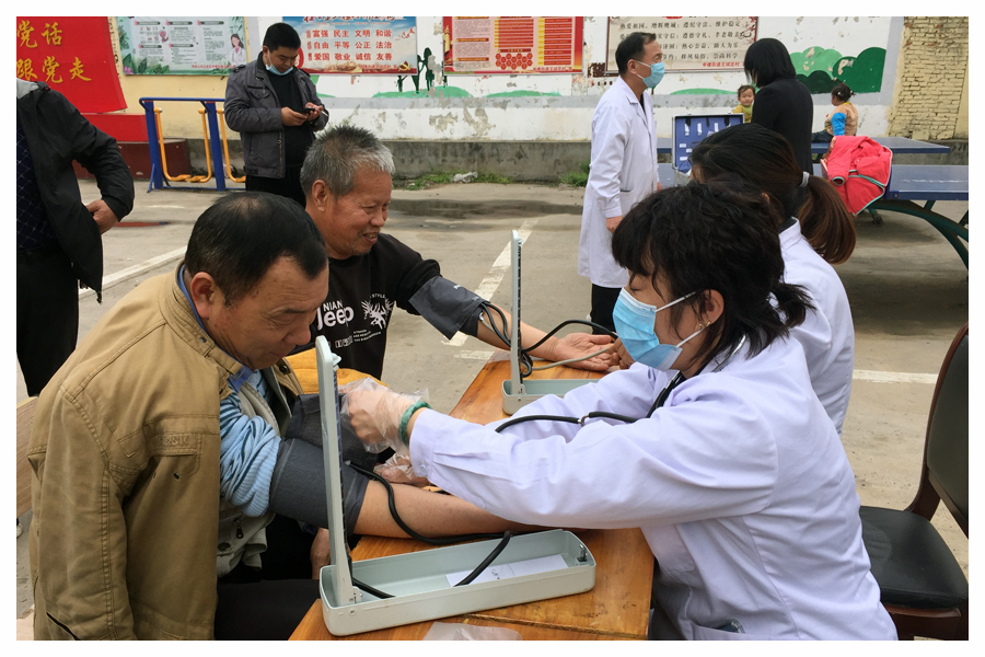 我校开展“学党史进社区我为群众办实事”活动