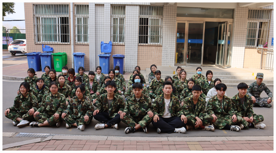 英姿飒爽 青春飞扬