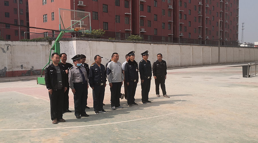 我校组织安保人员进行体能拉练活动