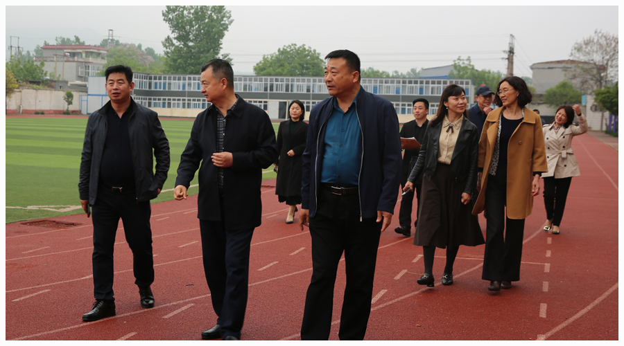 平顶山市教育体育局督导组莅临我校检查指导全国文明城市创建及迎接国家卫生城市复审工作