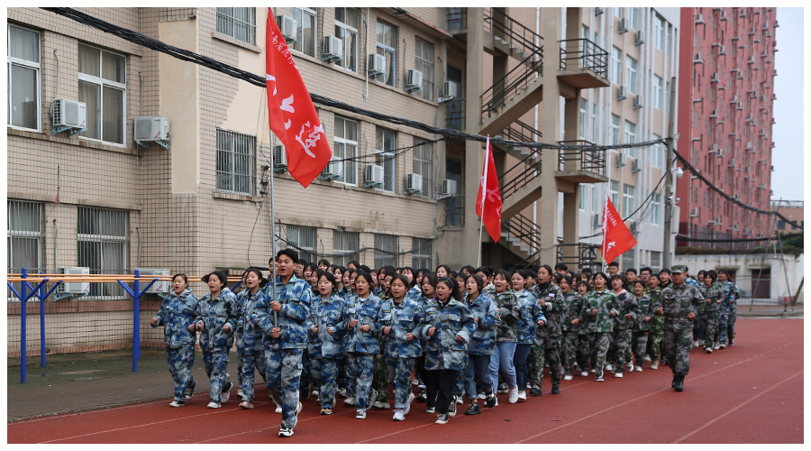 我校2021级新生军训汇演完美落幕