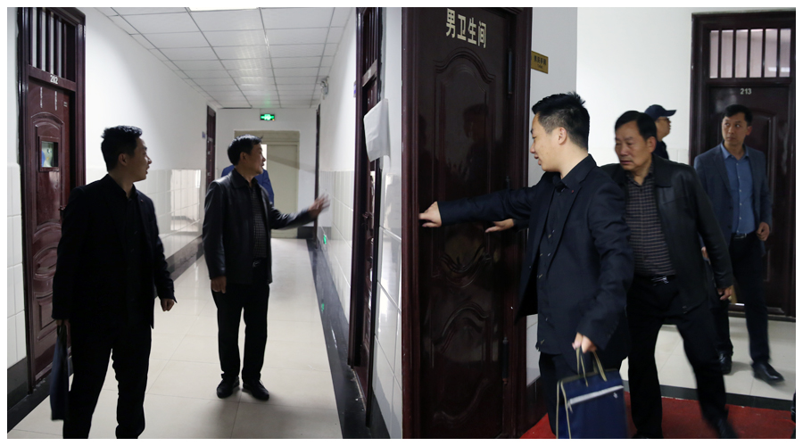 平顶山市教育体育局督导组莅临我校检查指导全国文明城市创建及迎接国家卫生城市复审工作