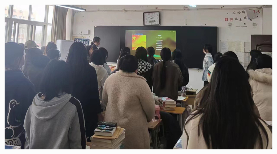 我校积极开展“课前一支歌”活动