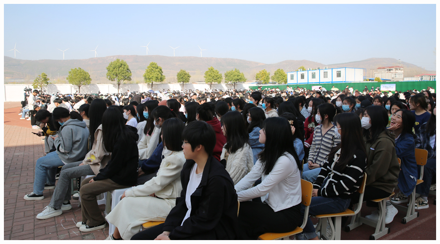 我校开展法制教育讲座进校园活动