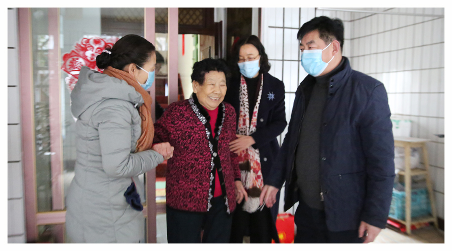 我校开展春节慰问活动 我校开展春节慰问活动