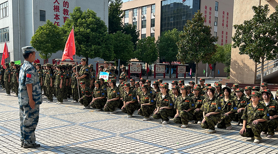 新生综合素质拓展训练汇操震撼上演，快来看帅气的你！
