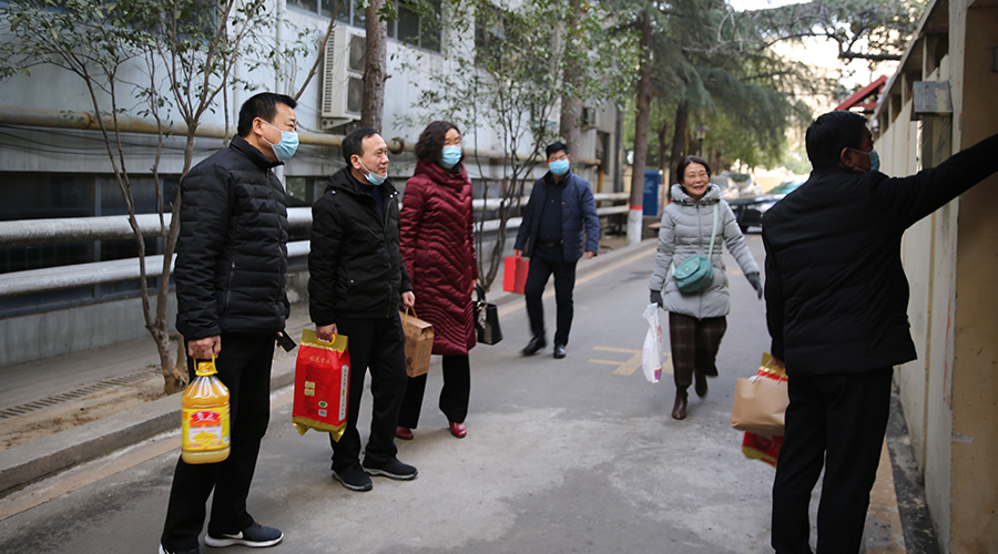 我校开展春节慰问活动