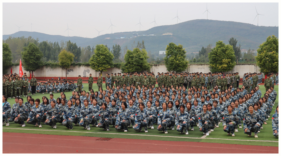 我校2021级新生军训汇演完美落幕