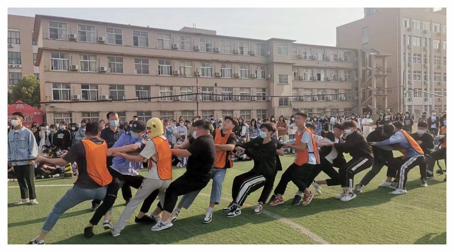 我校举办第九届春季运动会拔河比赛 我校举办第九届春季运动会拔河比赛