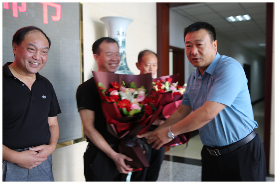 我校举办庆祝第37个教师节座谈会 我校举办庆祝第37个教师节座谈会