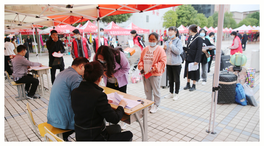 记河南省医药卫生学校2021级新生入学报到