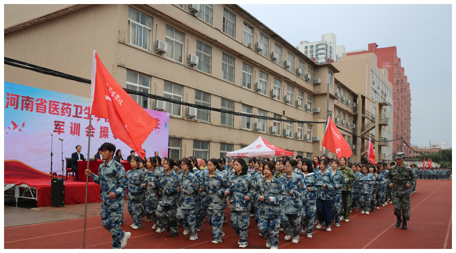 我校2021级新生军训汇演完美落幕