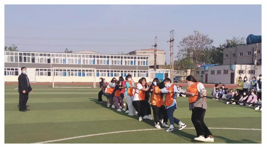 我校举办第九届春季运动会拔河比赛 我校举办第九届春季运动会拔河比赛