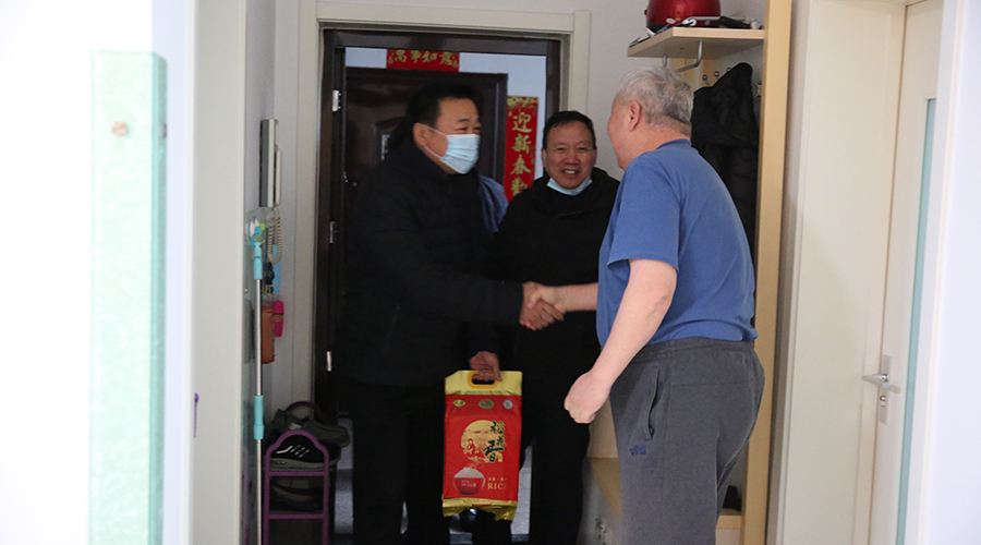 我校开展春节慰问活动