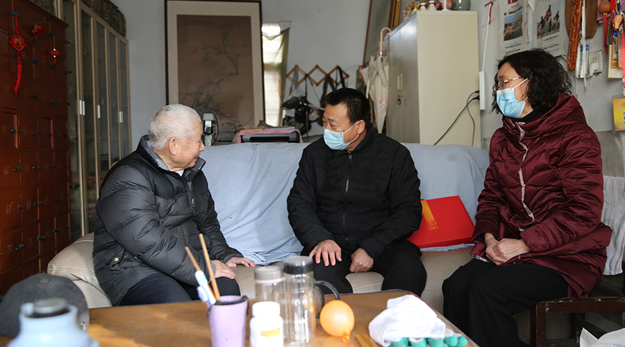 我校开展春节慰问活动