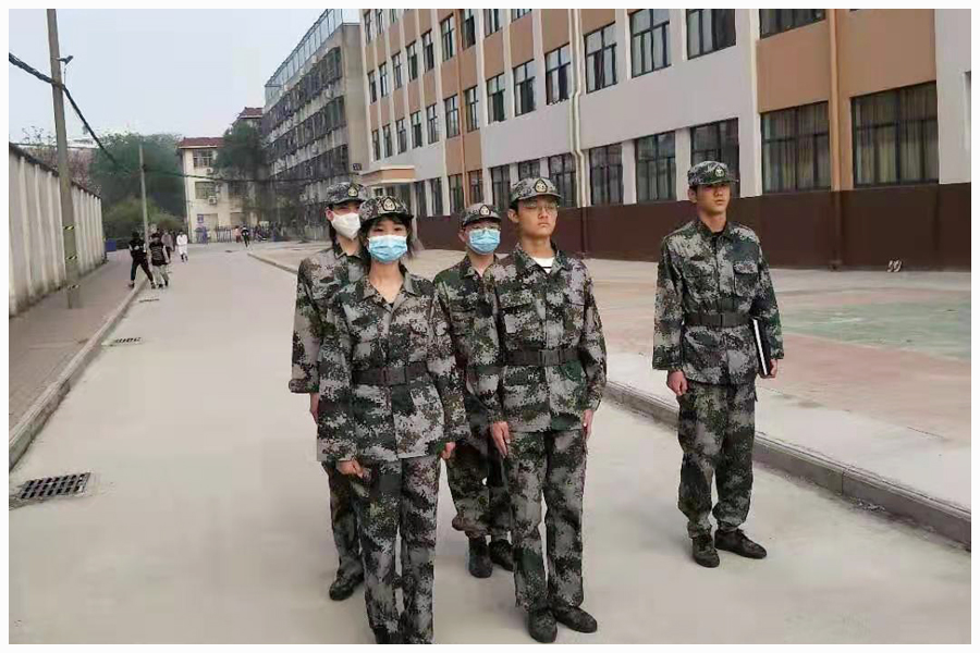 菁菁校园添绿意 学生教官展风采 菁菁校园添绿意 学生教官展风采