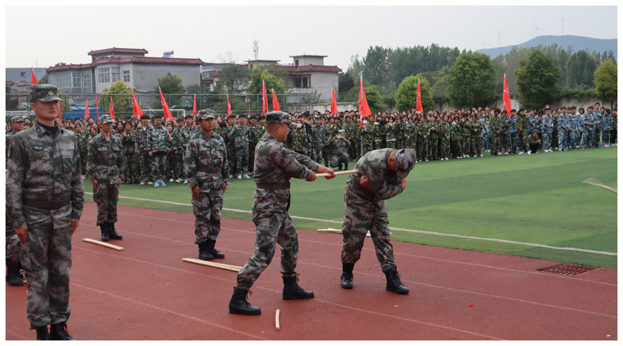 我校2021级新生军训汇演完美落幕