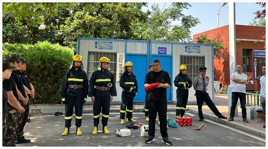 我校开展消防应急演练 我校开展消防应急演练