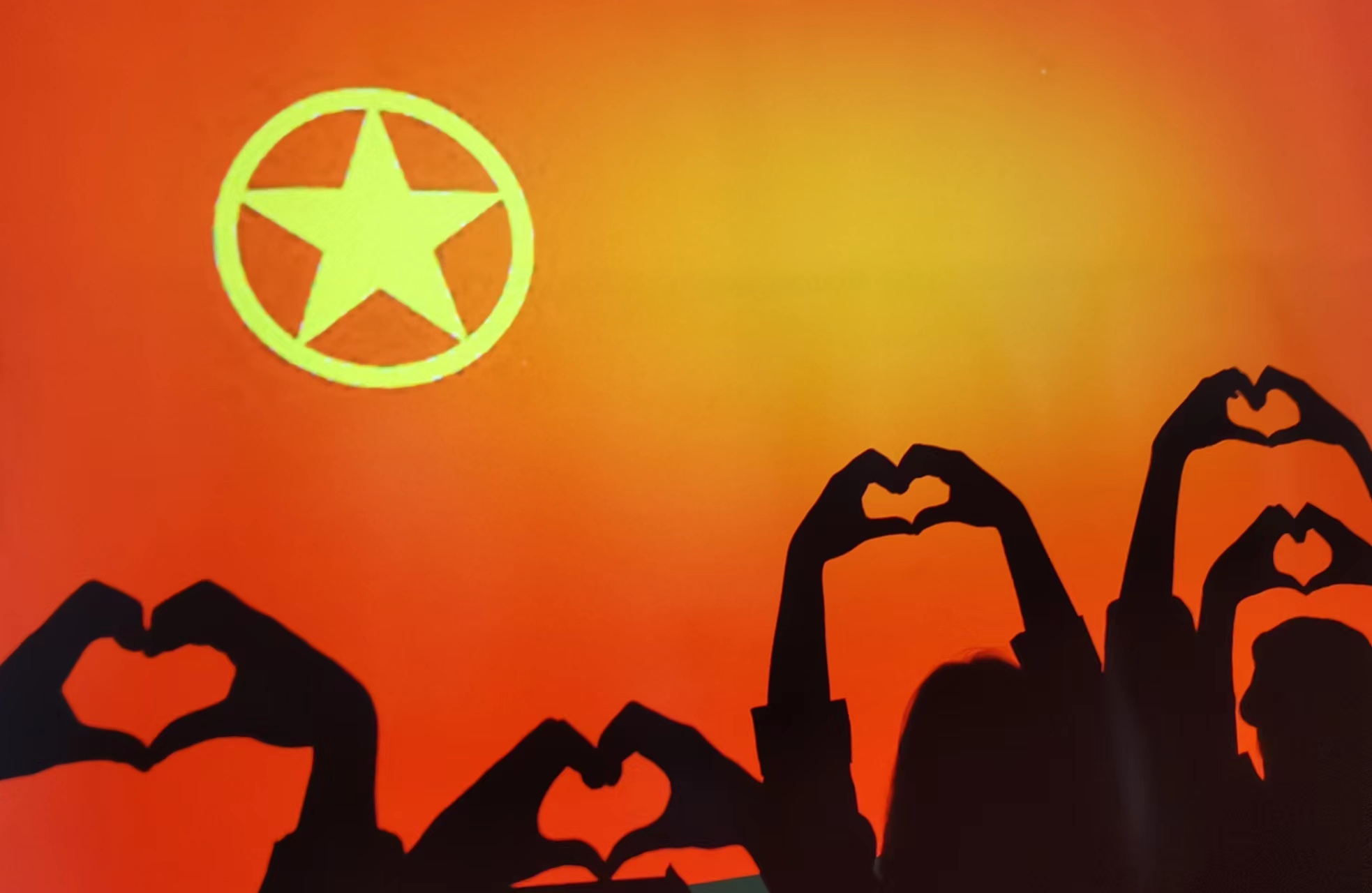 我校组织开展“我与团旗团徽合个影！”主题活动