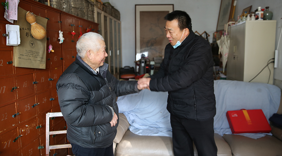 我校开展春节慰问活动