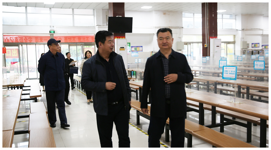 平顶山市教育体育局督导组莅临我校检查指导全国文明城市创建及迎接国家卫生城市复审工作