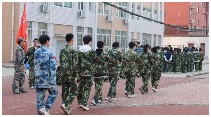 英姿飒爽 青春飞扬