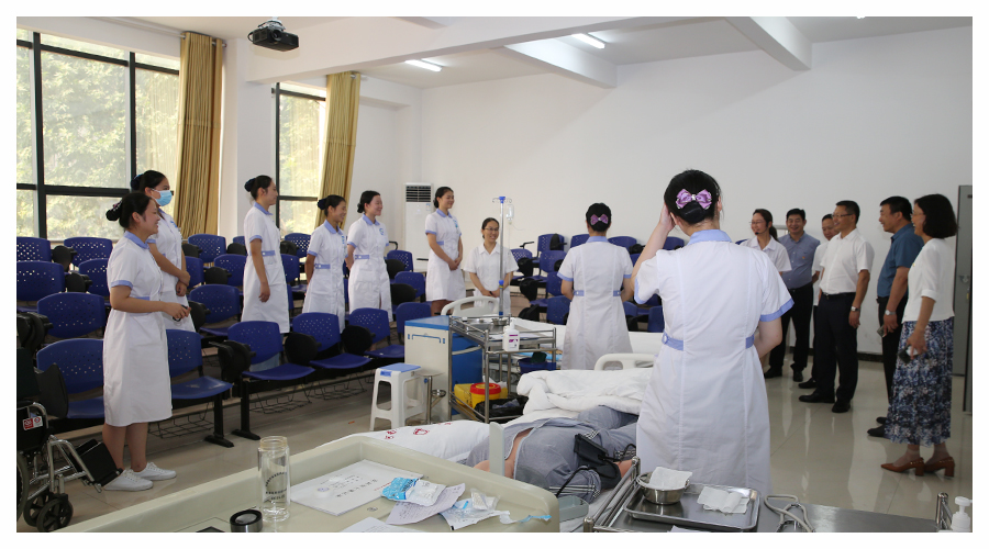 省纪委监委驻省工信厅纪委监察组朱永飞组长一行莅临我校调研指导工作