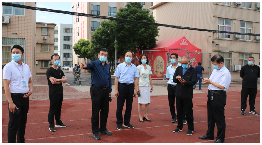 市教体局党组成员、副局长李俊峰莅临我校督导检查疫情防控及校园安全工作