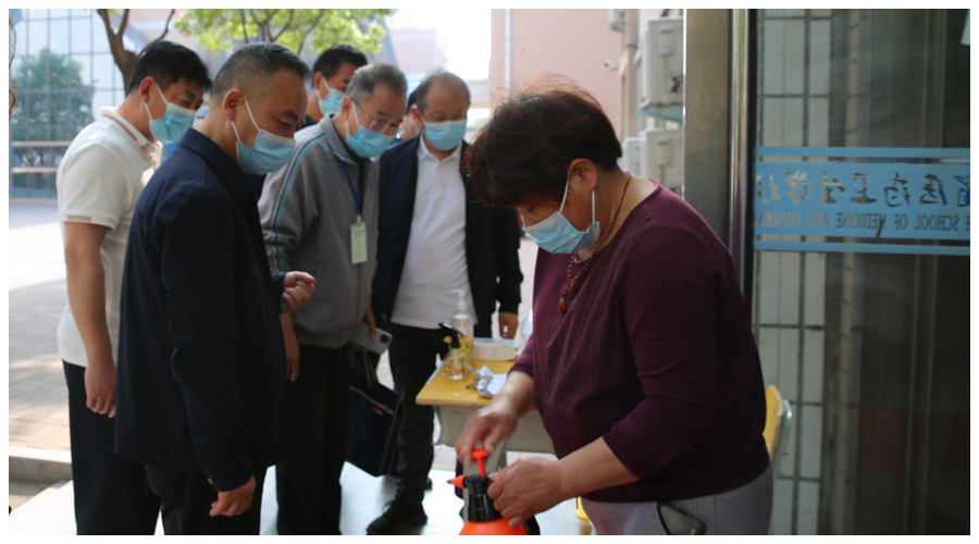 平顶山市教体局党组成员、市纪委监委驻市教体局纪检监察组组长陈晓辉一行莅临我校检查疫情防控工作