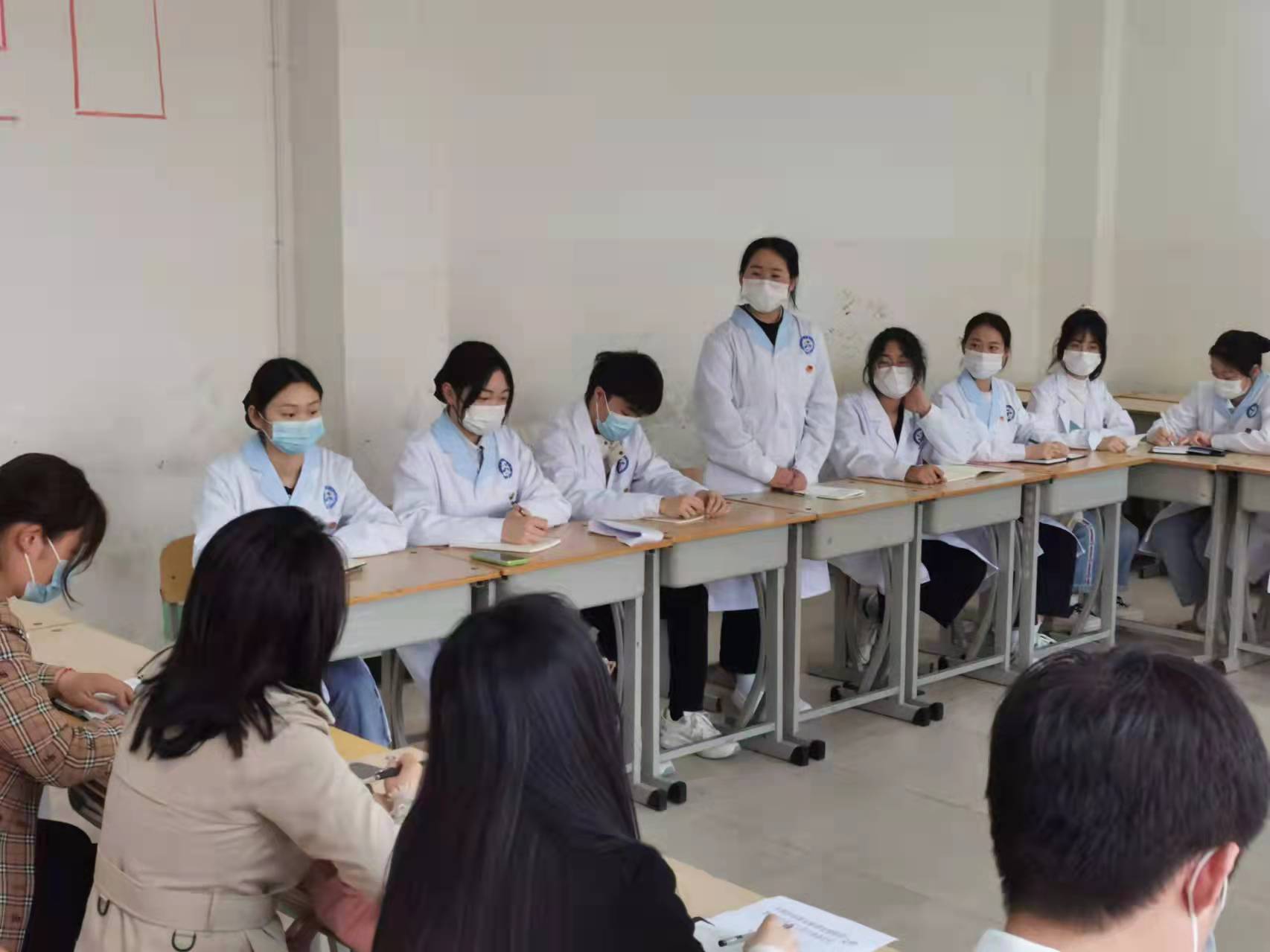 我校举办“青春战疫、微笑面对”青年团干座谈会