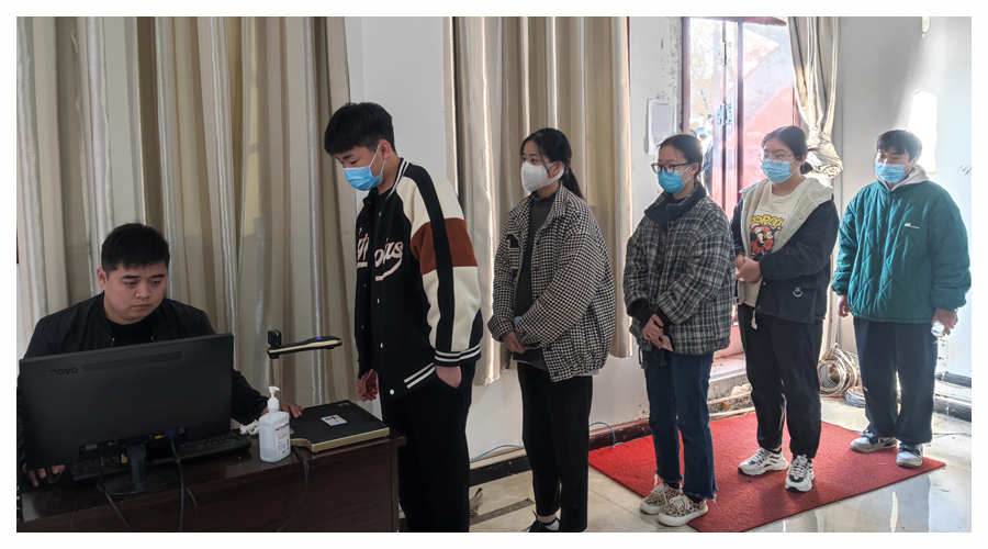 我校2022年高考信息采集工作有序进行