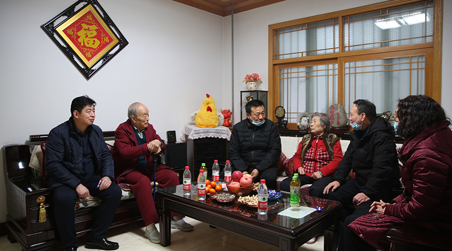 我校开展春节慰问活动