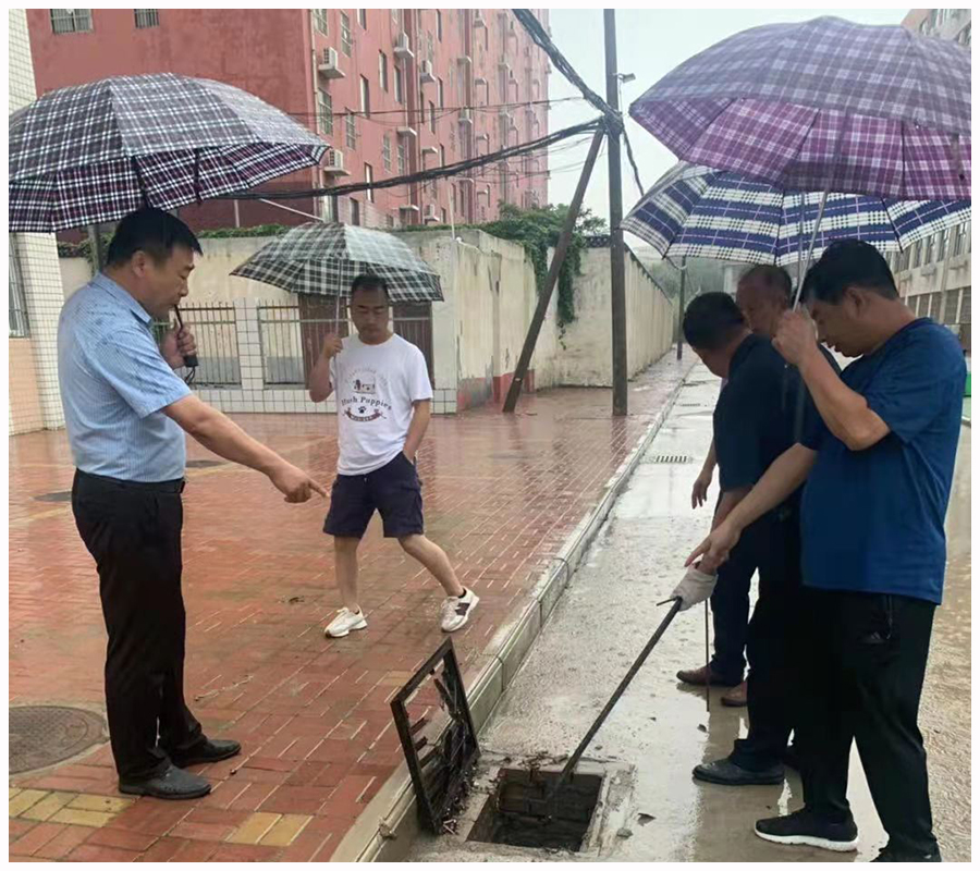 我校及时检查督导校园防汛安全工作