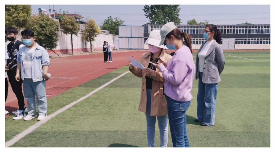 我校举办第九届春季运动会拔河比赛 我校举办第九届春季运动会拔河比赛