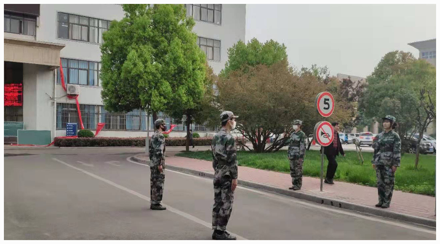 菁菁校园添绿意 学生教官展风采 菁菁校园添绿意 学生教官展风采