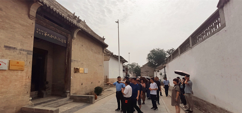 我校组织教师赴寨卜昌村红色教育基地参观学习