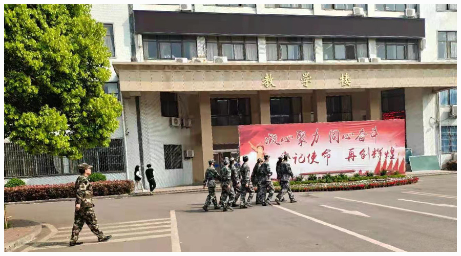 菁菁校园添绿意 学生教官展风采 菁菁校园添绿意 学生教官展风采