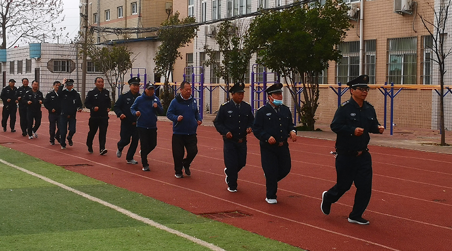 我校组织安保人员进行体能拉练活动