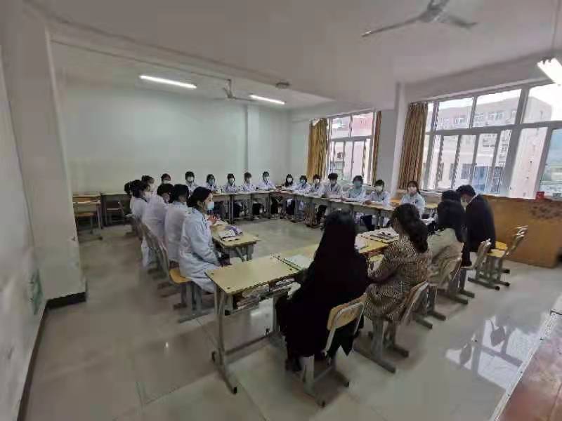 我校举办“青春战疫、微笑面对”青年团干座谈会