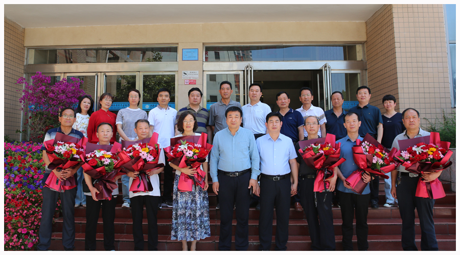 我校召开退休人员欢送会 我校召开退休人员欢送会