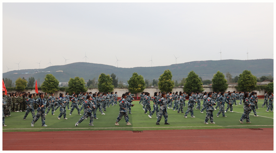 我校2021级新生军训汇演完美落幕