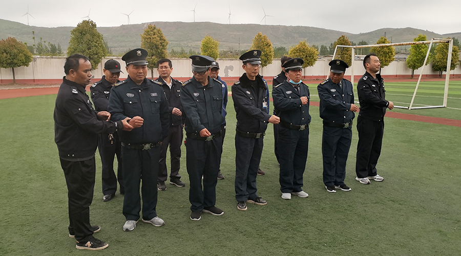 我校组织安保人员进行体能拉练活动