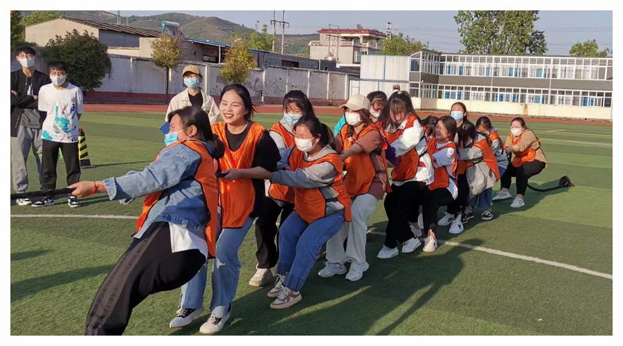 我校举办第九届春季运动会拔河比赛 我校举办第九届春季运动会拔河比赛