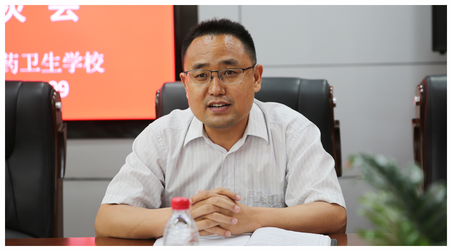 我校召开欢送退休教职工座谈会