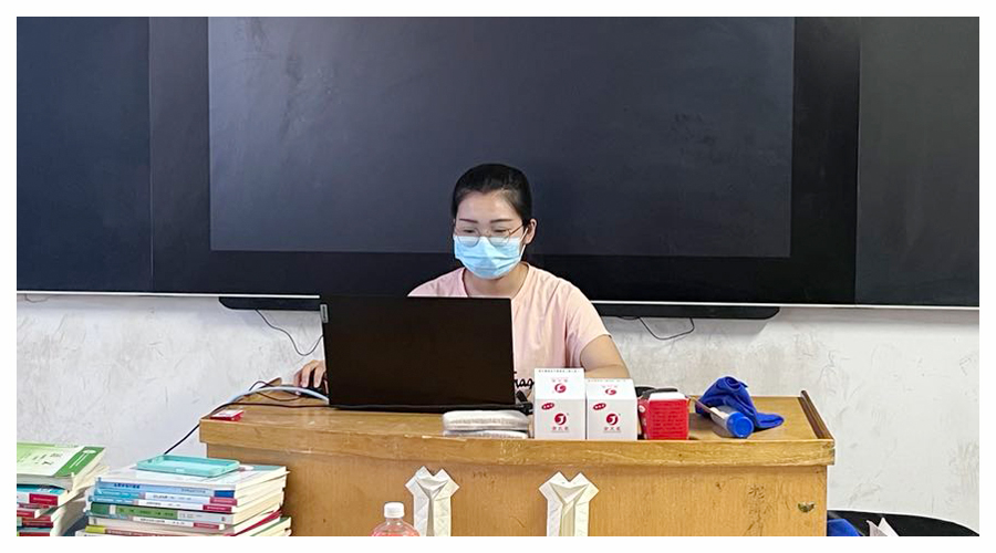 我校举办首届钉钉直播教学大赛