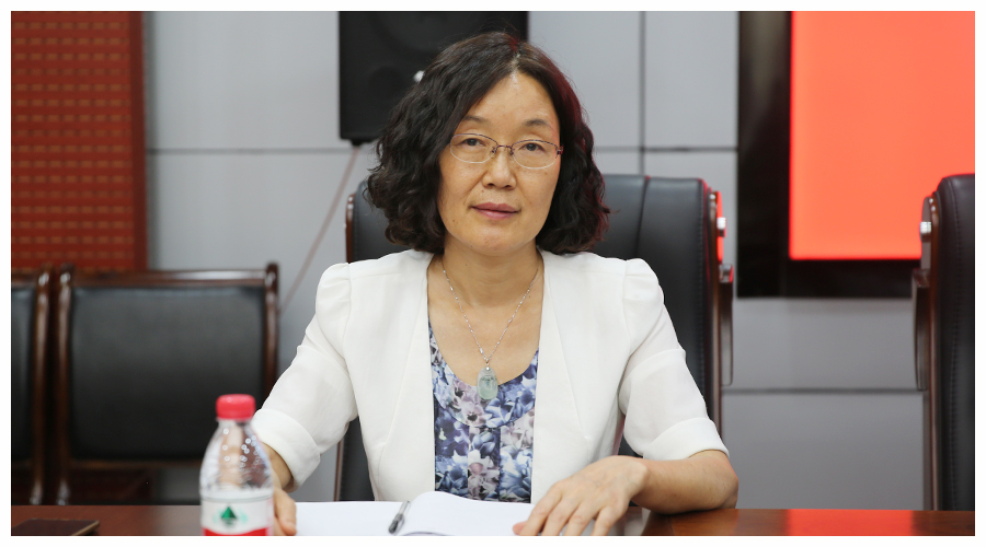 我校召开欢送退休教职工座谈会