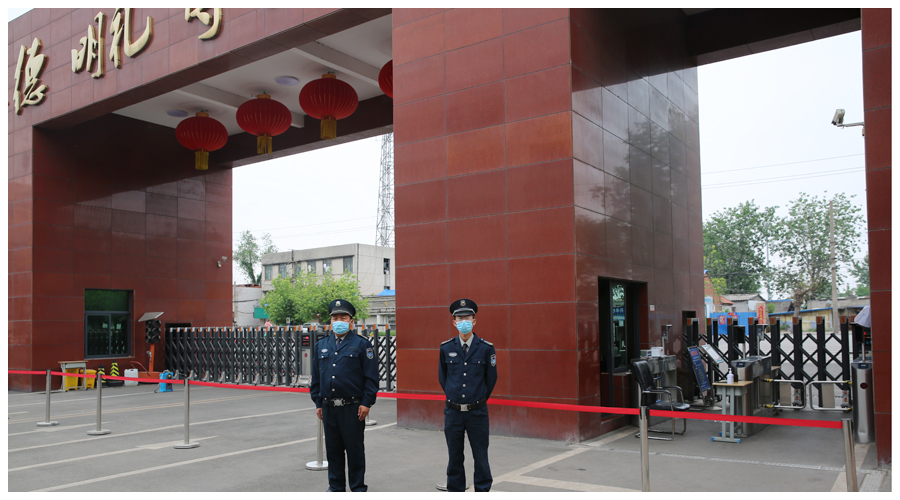 我校实施校园全封闭管理