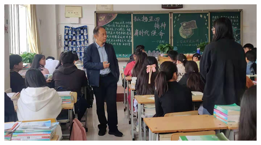 我校开展“五四精神 薪火相传”主题班会活动 我校开展“五四精神 薪火相传”主题班会活动