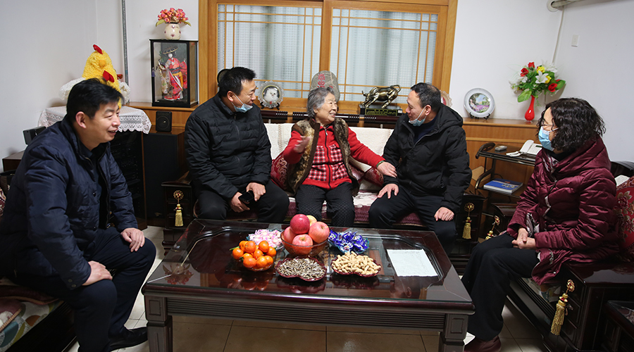 我校开展春节慰问活动