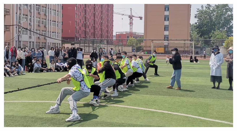 我校举办第九届春季运动会拔河比赛 我校举办第九届春季运动会拔河比赛